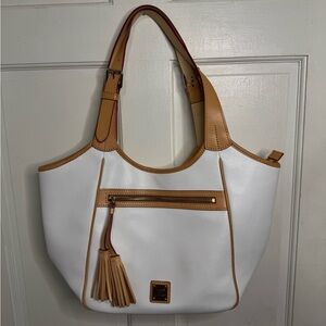 dooney & bourke maddie white saffiano shoulder bag nwt dust bag key chain